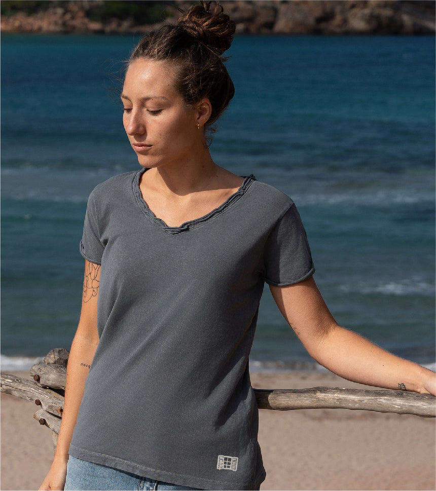 Camiseta cuello pico Mujer Buida