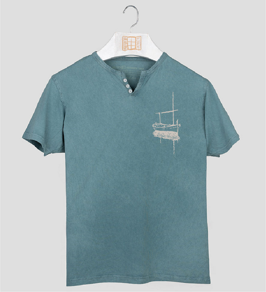 Button-down T-shirt Kisses