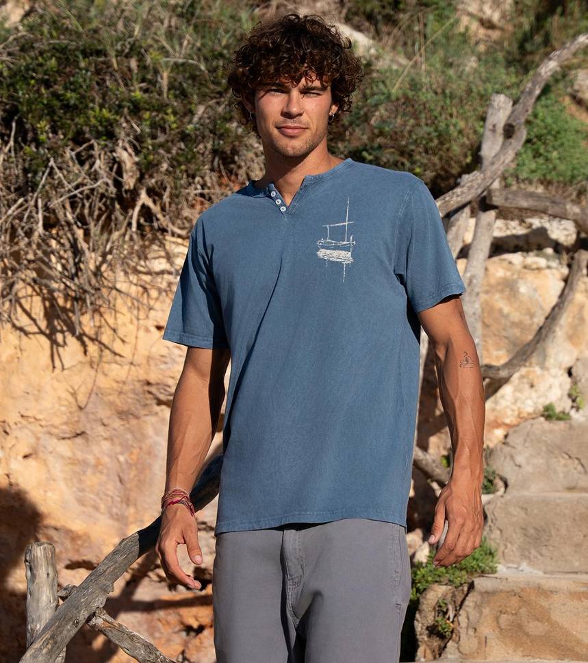 Camiseta cuello botones Besitos